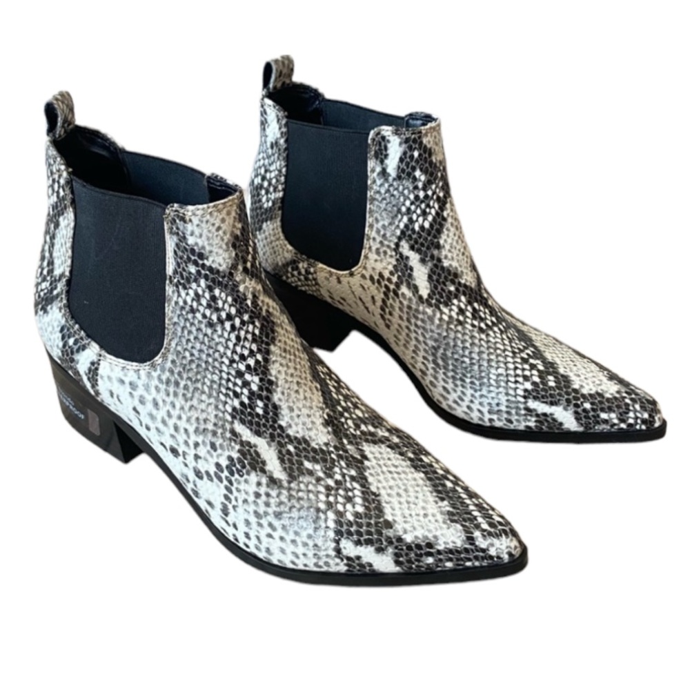 NEW! BLONDO Emelia Waterproof Chelsea Boot Snakeskin Leather White Black Size 7